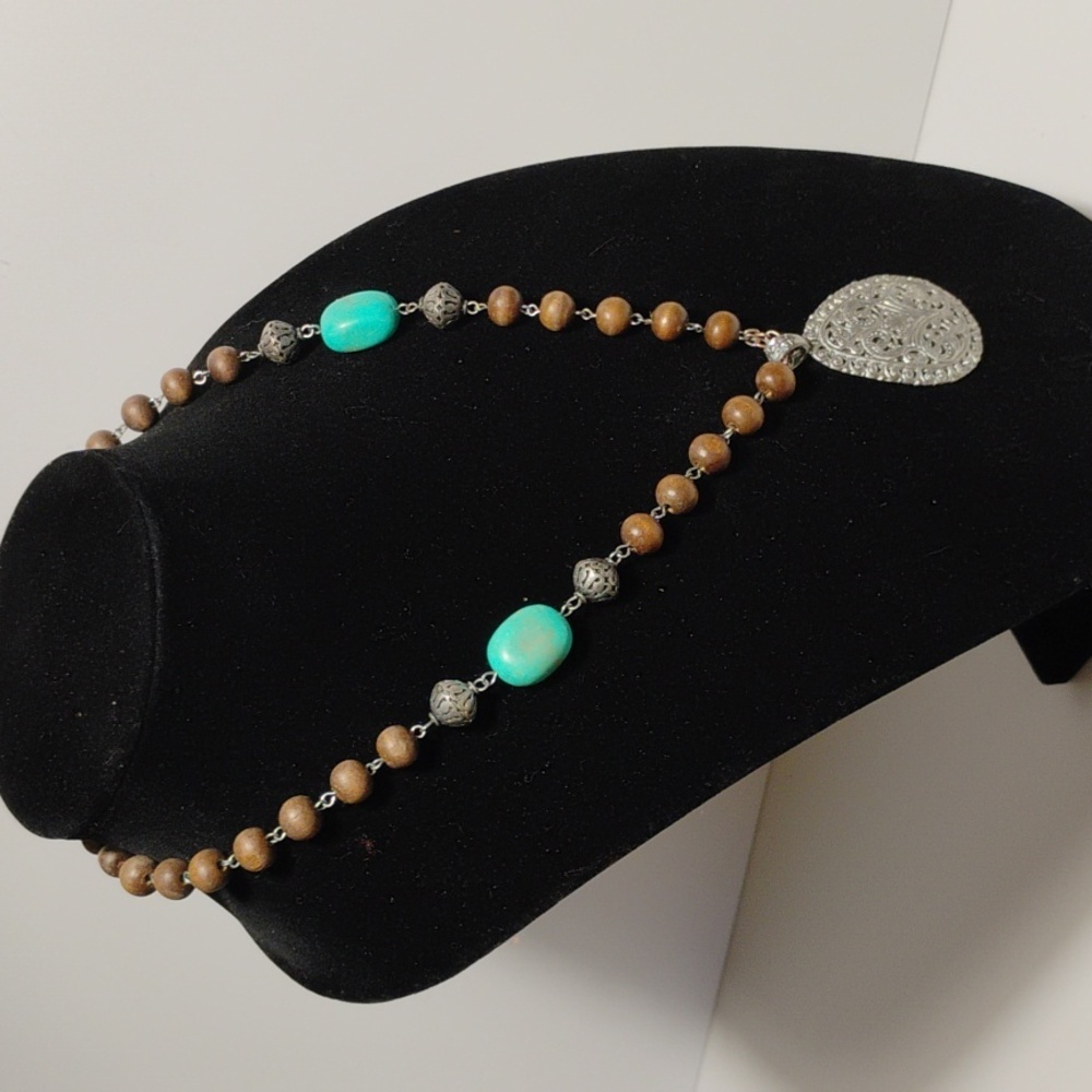 Vintage Tibetan Inspired Silverstone Pendant With Beaded And Stone Necklace - Picture 6 of 8